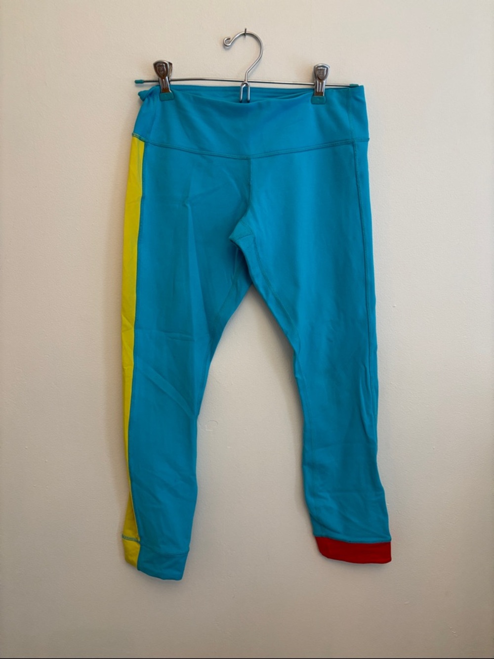 Lululemon Amped Crop Leggings – Size 6